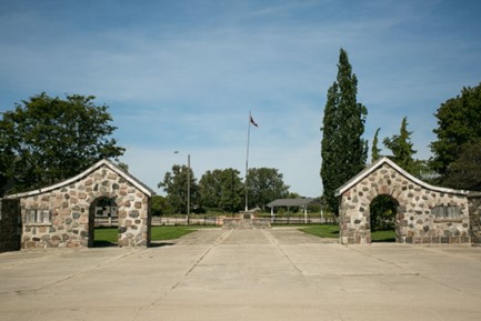 Fieldstone construction gates wtih square beaded masonry