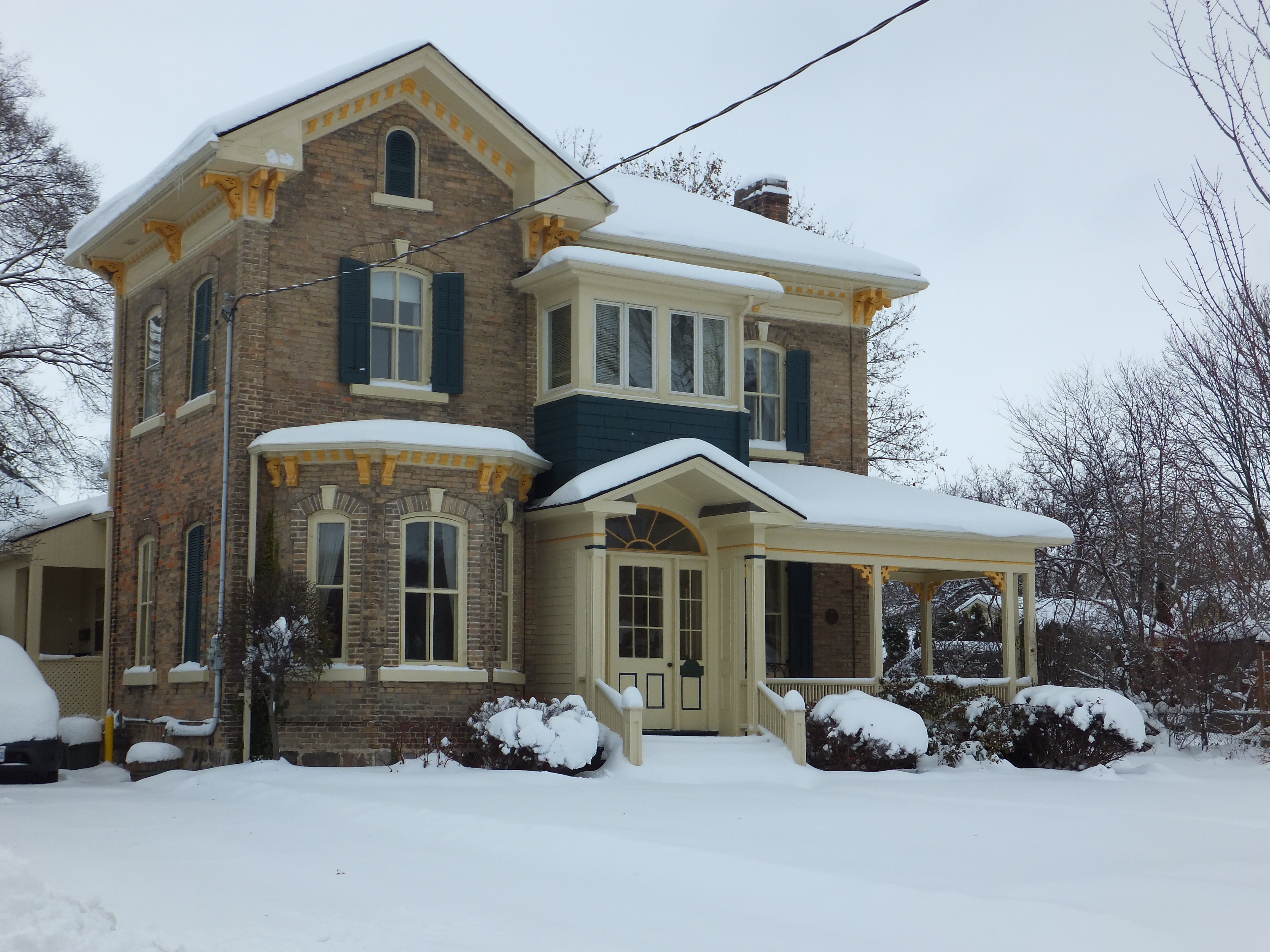 Buff colour brick Italianate style house